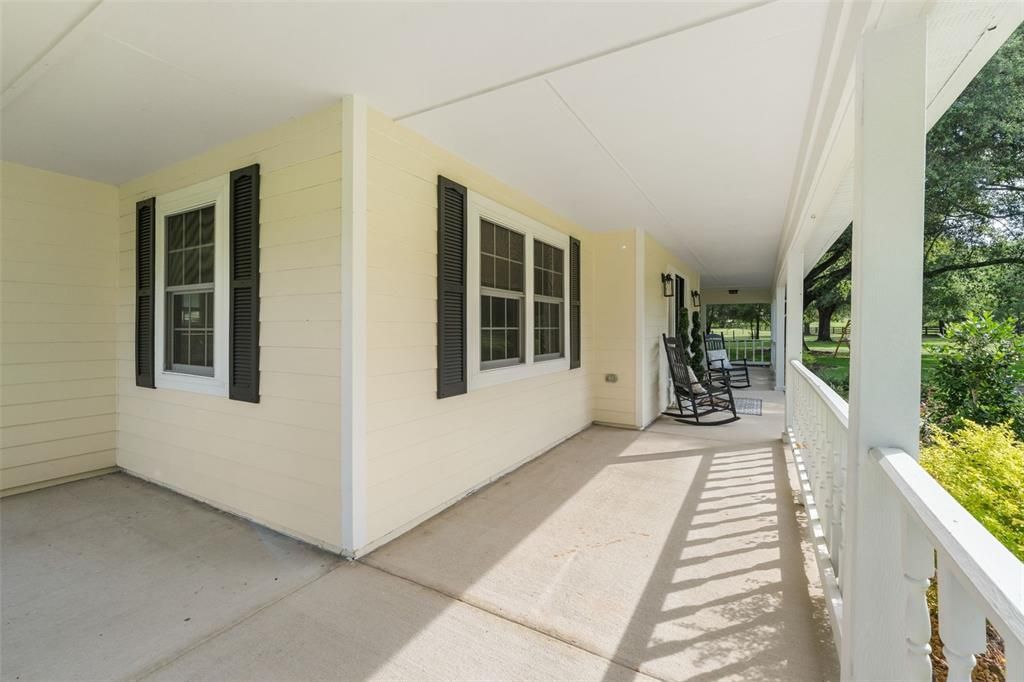 Active With Contract: $900,000 (7 beds, 4 baths, 4042 Square Feet)