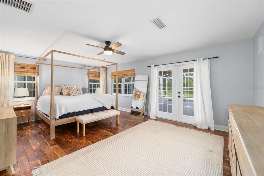 Active With Contract: $900,000 (7 beds, 4 baths, 4042 Square Feet)