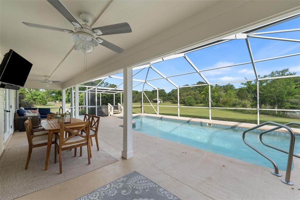 Active With Contract: $900,000 (7 beds, 4 baths, 4042 Square Feet)