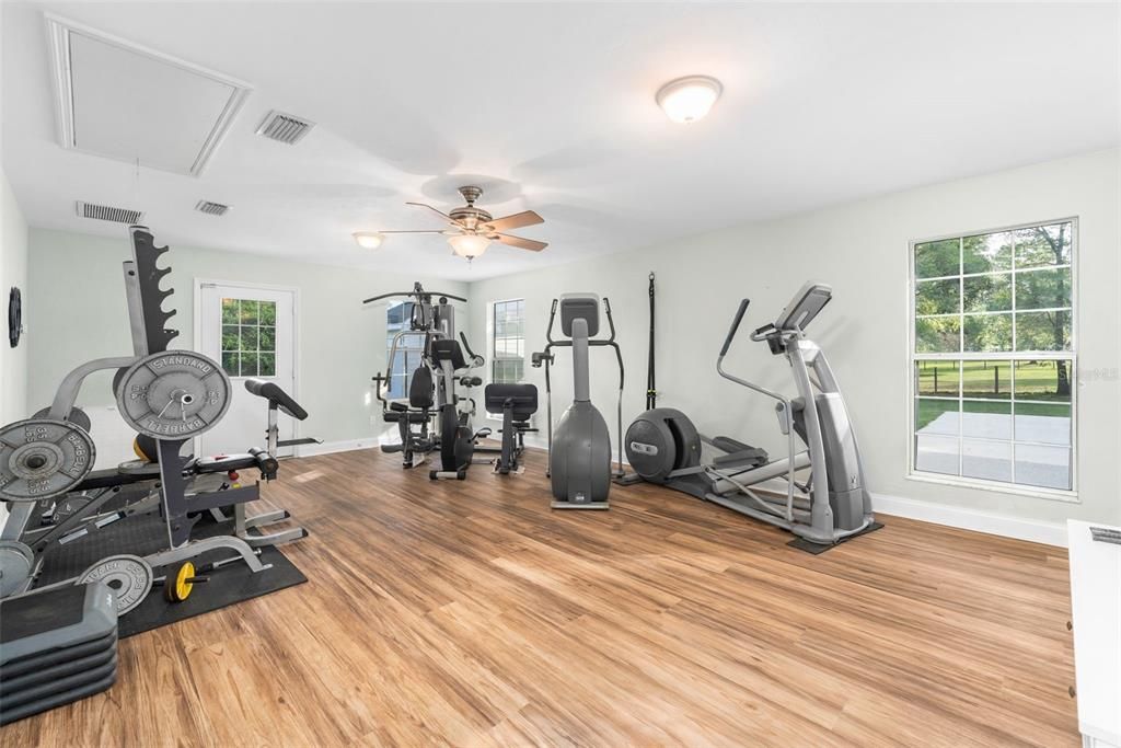 Active With Contract: $900,000 (7 beds, 4 baths, 4042 Square Feet)