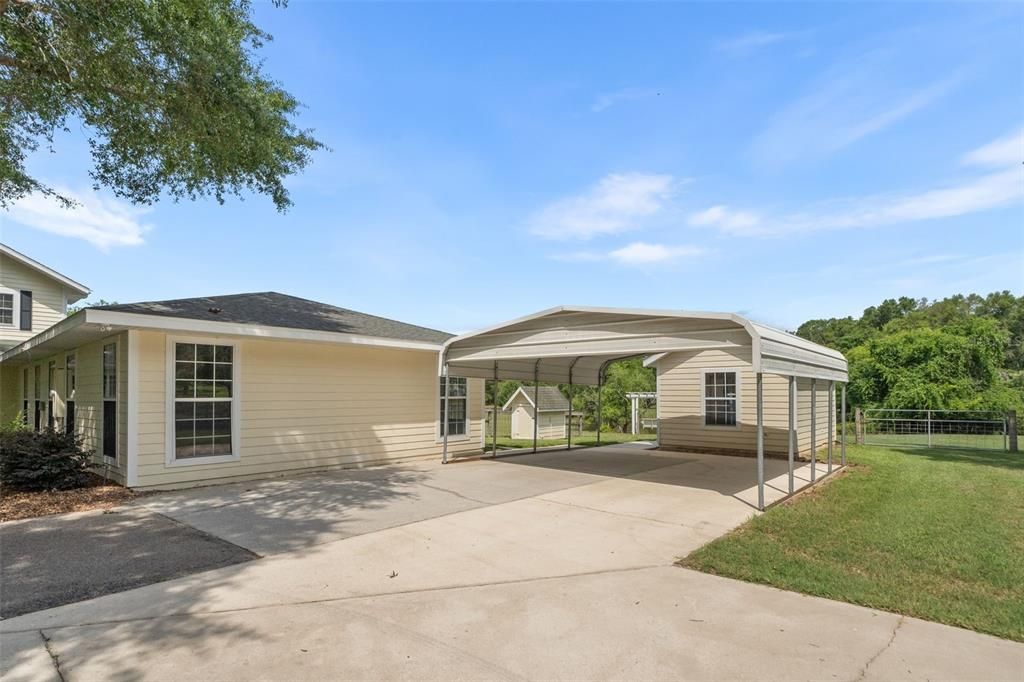 Active With Contract: $900,000 (7 beds, 4 baths, 4042 Square Feet)