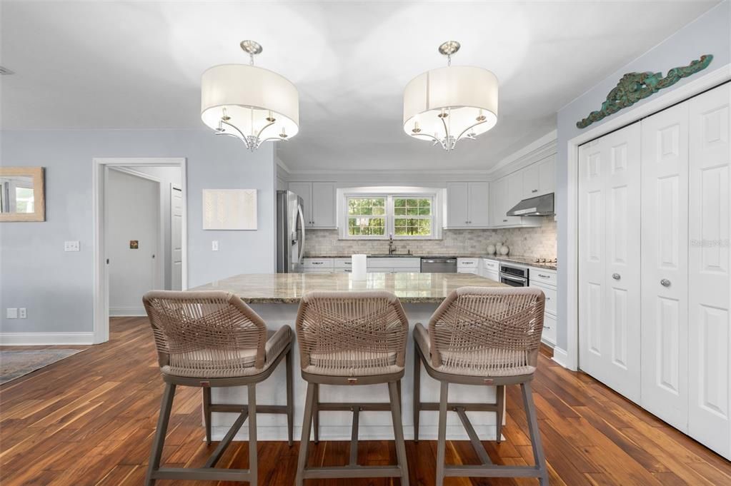 Active With Contract: $900,000 (7 beds, 4 baths, 4042 Square Feet)