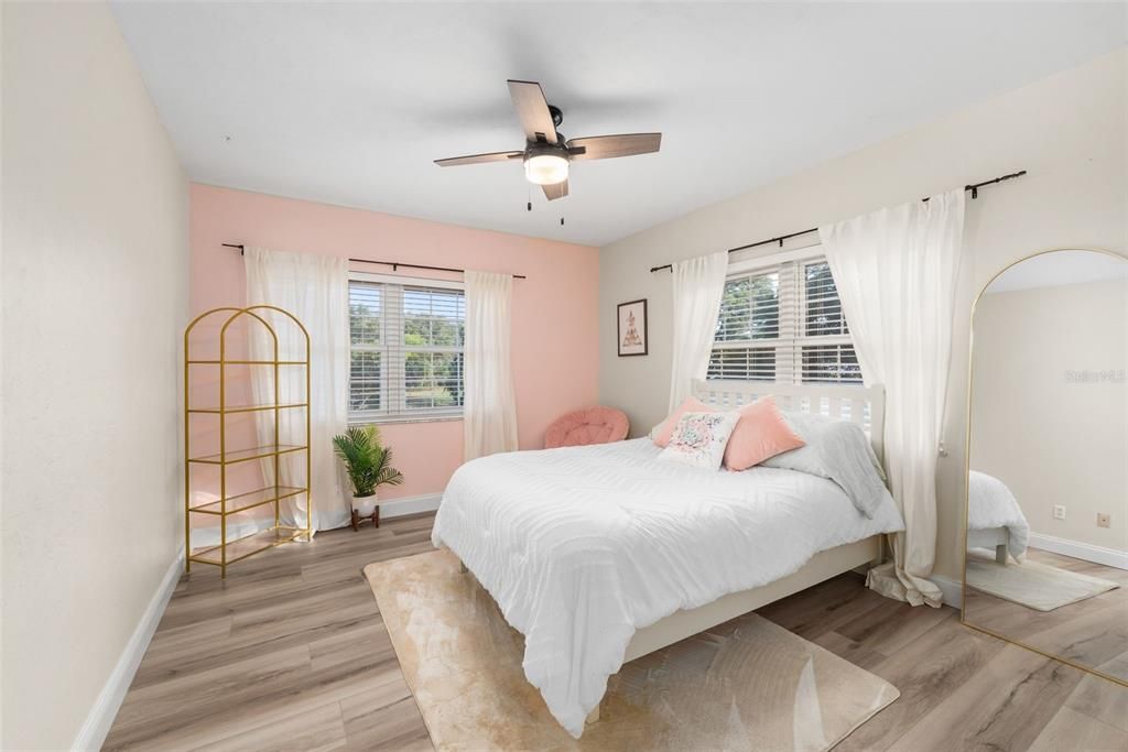 Active With Contract: $900,000 (7 beds, 4 baths, 4042 Square Feet)