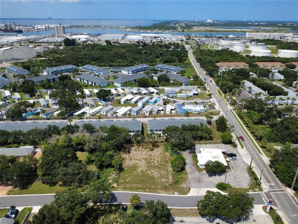 待售: $325,000 (0.23 acres)