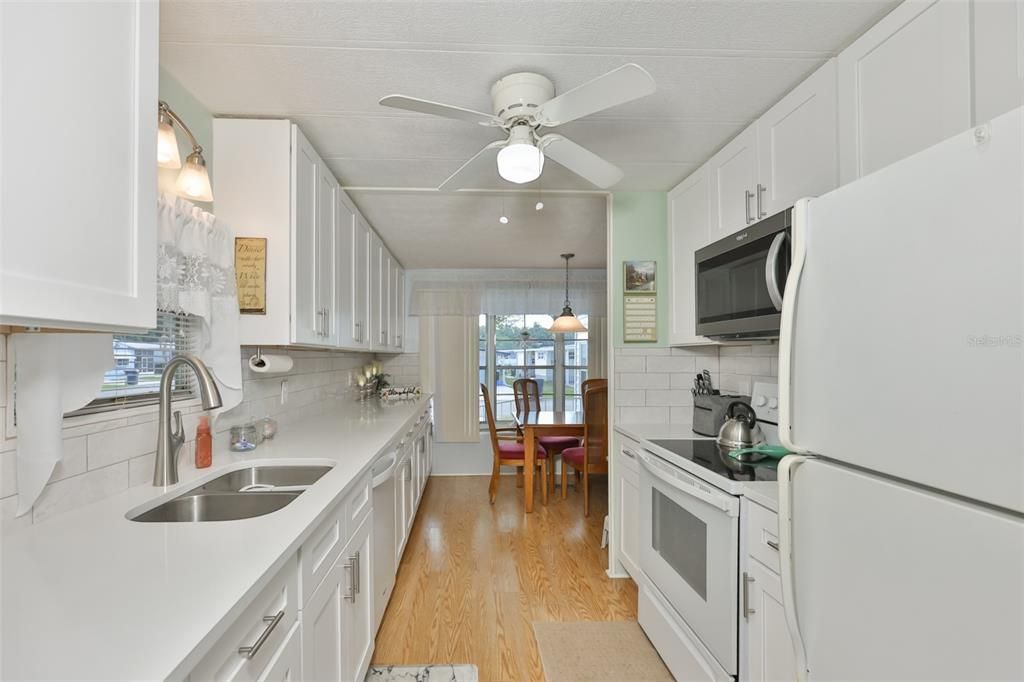 En Venta: $164,900 (2 camas, 2 baños, 984 Pies cuadrados)