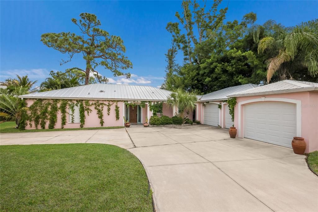 Active With Contract: $863,000 (2 beds, 2 baths, 1932 Square Feet)