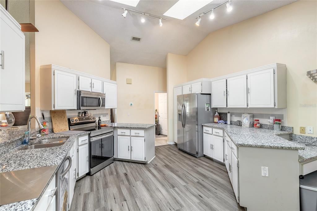 For Sale: $310,000 (3 beds, 2 baths, 1922 Square Feet)