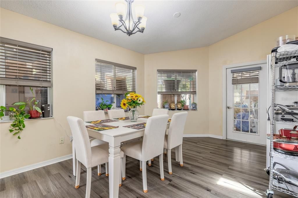 For Sale: $310,000 (3 beds, 2 baths, 1922 Square Feet)