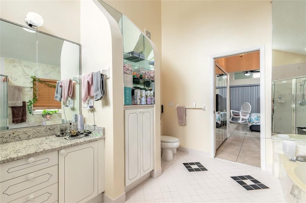 For Sale: $310,000 (3 beds, 2 baths, 1922 Square Feet)