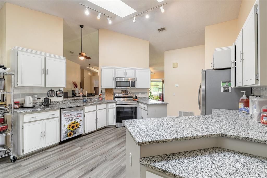 For Sale: $310,000 (3 beds, 2 baths, 1922 Square Feet)
