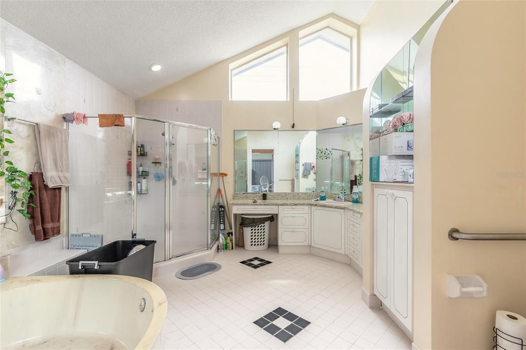 For Sale: $310,000 (3 beds, 2 baths, 1922 Square Feet)