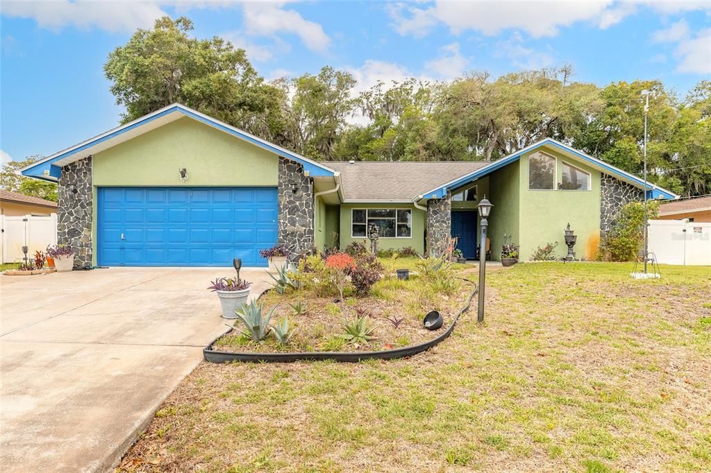 For Sale: $310,000 (3 beds, 2 baths, 1922 Square Feet)
