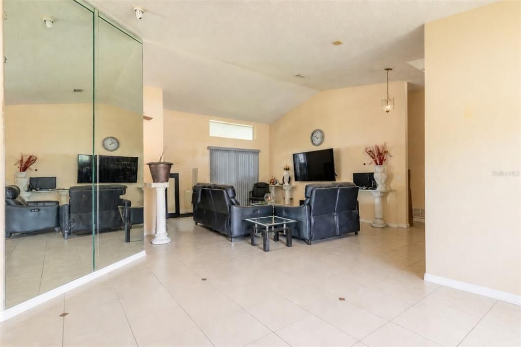 For Sale: $310,000 (3 beds, 2 baths, 1922 Square Feet)