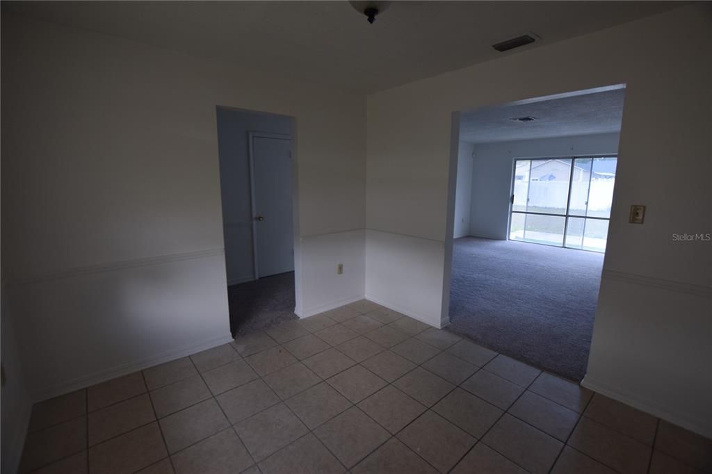 Activo con contrato: $295,000 (3 camas, 2 baños, 1268 Pies cuadrados)