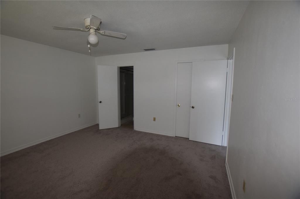 Activo con contrato: $295,000 (3 camas, 2 baños, 1268 Pies cuadrados)