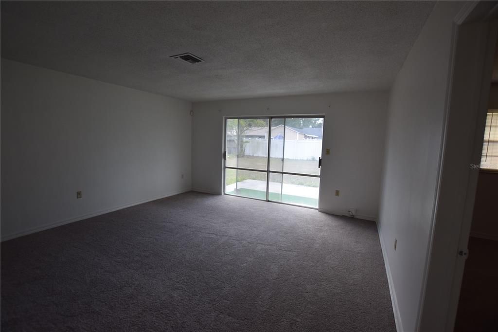 Activo con contrato: $295,000 (3 camas, 2 baños, 1268 Pies cuadrados)