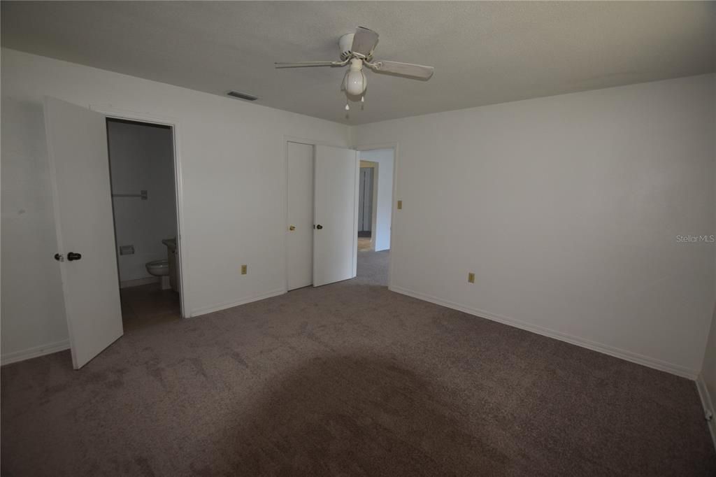 Activo con contrato: $295,000 (3 camas, 2 baños, 1268 Pies cuadrados)
