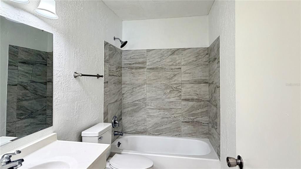 Activo con contrato: $1,399 (2 camas, 2 baños, 938 Pies cuadrados)