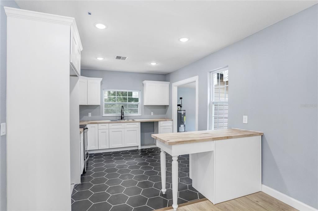 For Sale: $230,000 (3 beds, 2 baths, 1652 Square Feet)