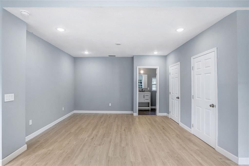 For Sale: $230,000 (3 beds, 2 baths, 1652 Square Feet)