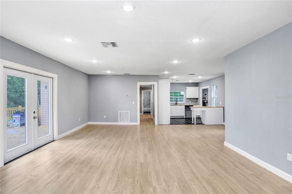 For Sale: $230,000 (3 beds, 2 baths, 1652 Square Feet)