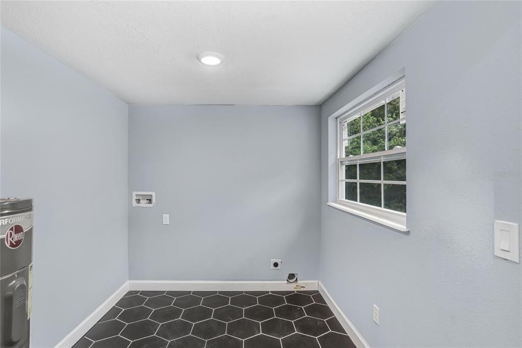 For Sale: $230,000 (3 beds, 2 baths, 1652 Square Feet)