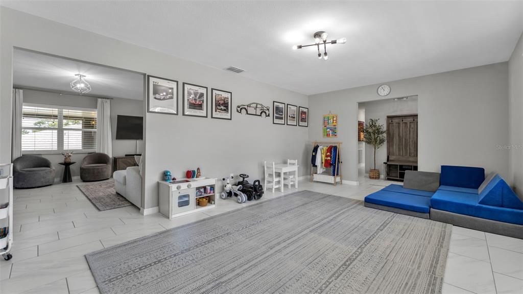Activo con contrato: $400,000 (3 camas, 2 baños, 1842 Pies cuadrados)