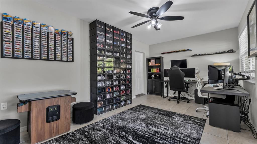 Activo con contrato: $400,000 (3 camas, 2 baños, 1842 Pies cuadrados)