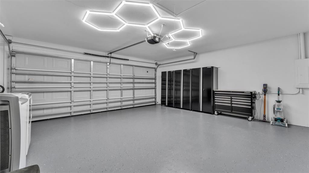 Activo con contrato: $400,000 (3 camas, 2 baños, 1842 Pies cuadrados)