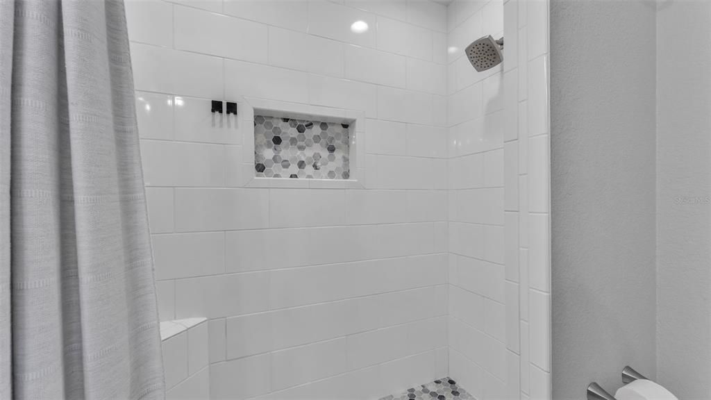 Activo con contrato: $400,000 (3 camas, 2 baños, 1842 Pies cuadrados)