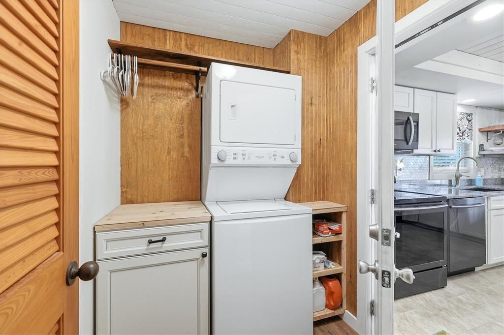 На продажу: $359,900 (3 спален, 2 ванн, 1737 Квадратных фут)