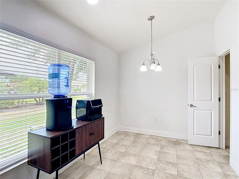For Sale: $284,900 (4 beds, 2 baths, 1822 Square Feet)