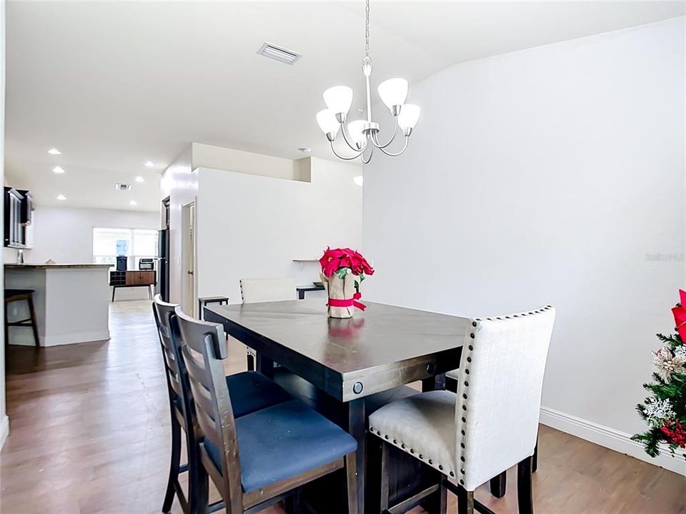 For Sale: $284,900 (4 beds, 2 baths, 1822 Square Feet)