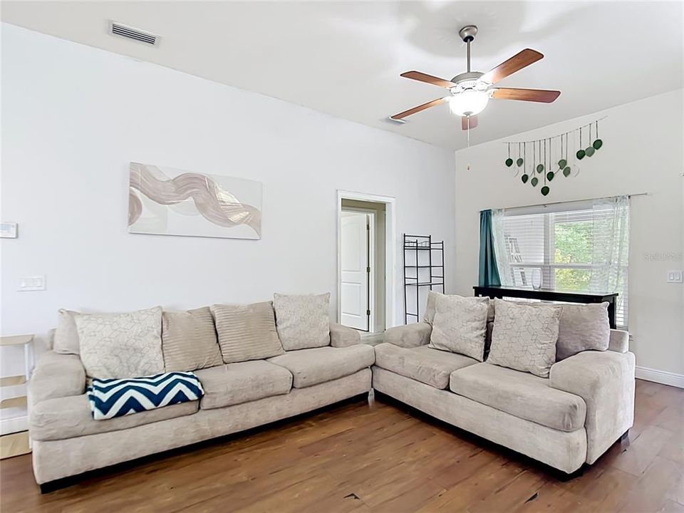 For Sale: $284,900 (4 beds, 2 baths, 1822 Square Feet)