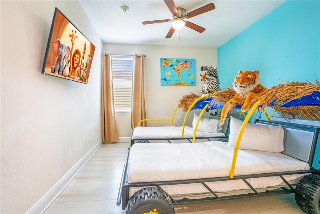 For Sale: $1,239,000 (11 beds, 10 baths, 5496 Square Feet)