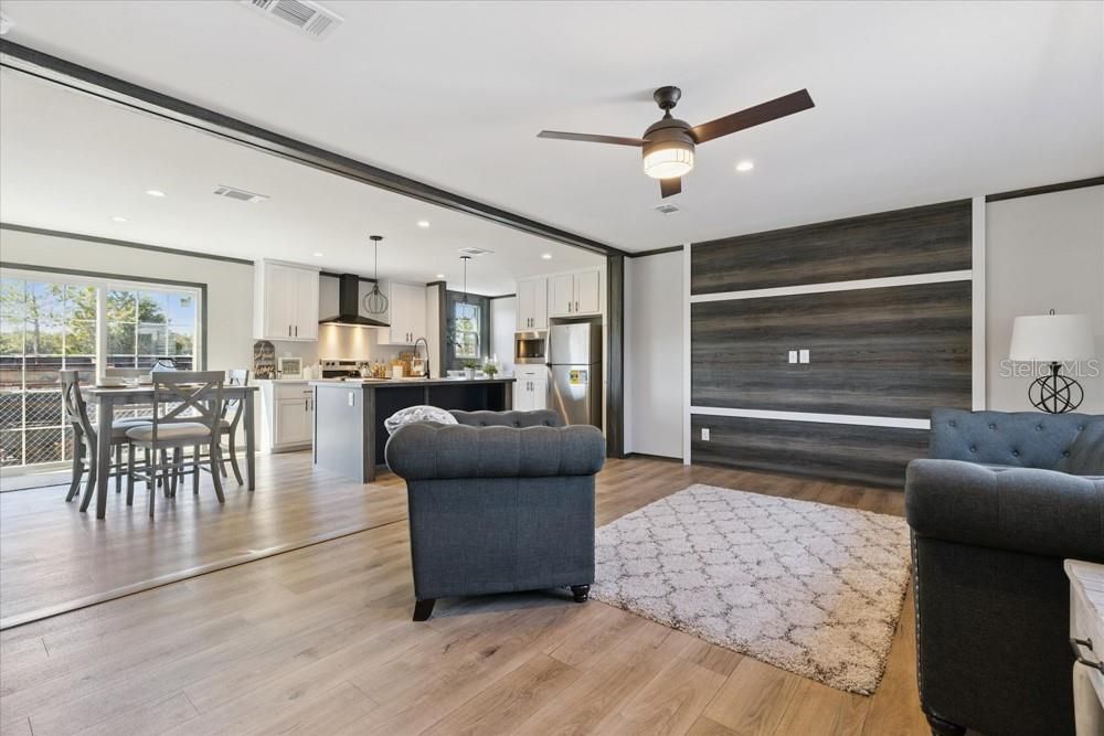 En Venta: $307,500 (4 camas, 2 baños, 1707 Pies cuadrados)