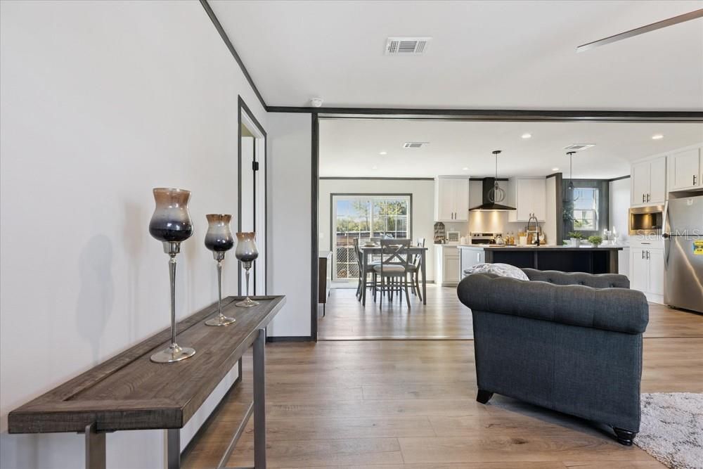 En Venta: $307,500 (4 camas, 2 baños, 1707 Pies cuadrados)