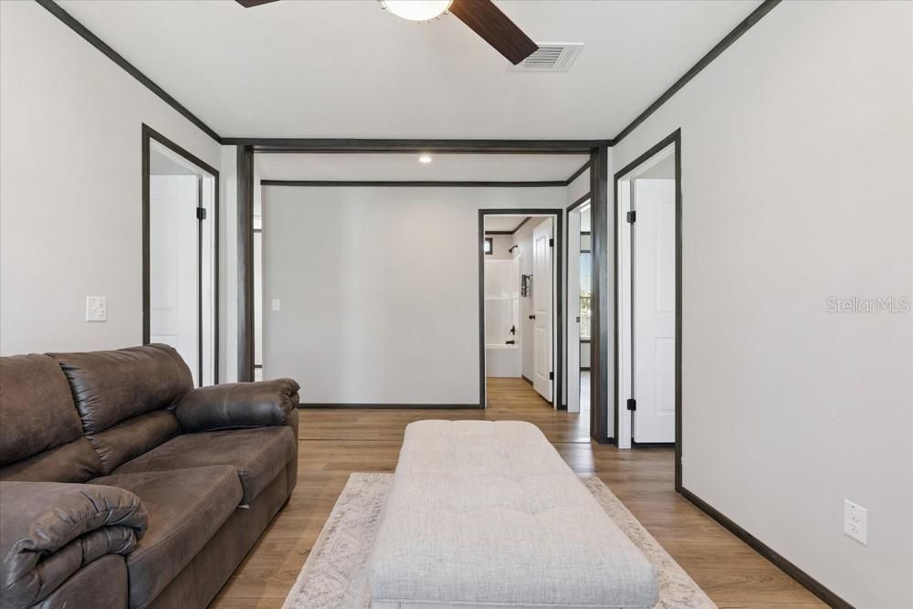 En Venta: $307,500 (4 camas, 2 baños, 1707 Pies cuadrados)