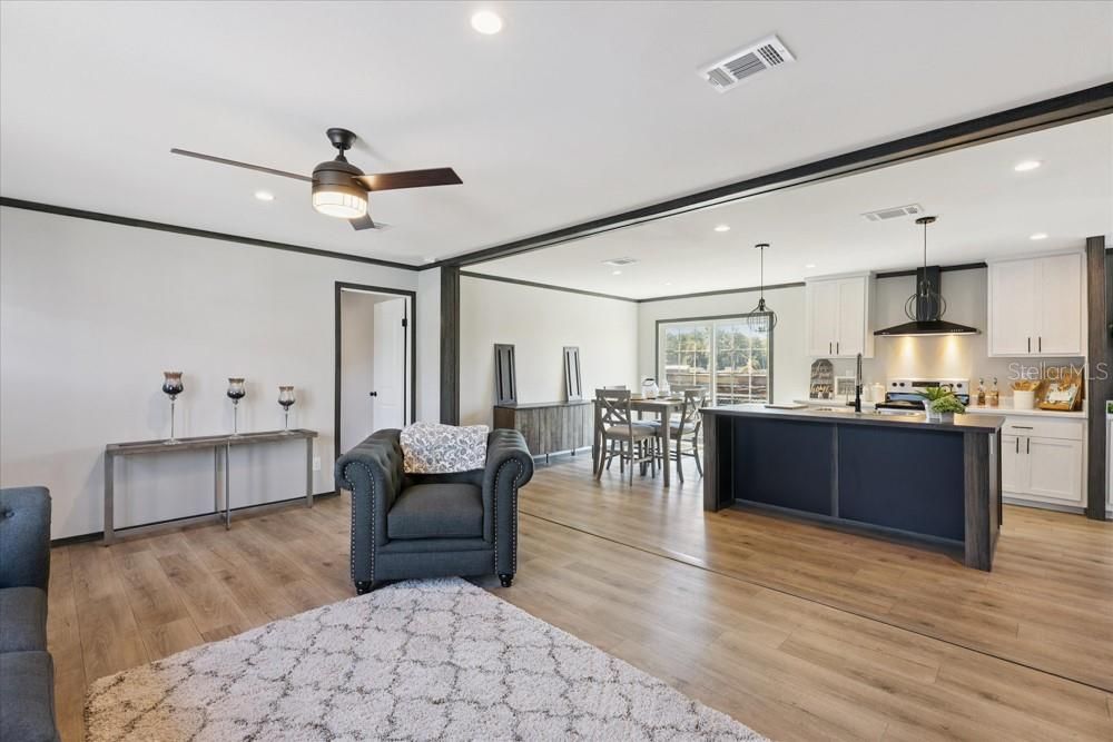 En Venta: $307,500 (4 camas, 2 baños, 1707 Pies cuadrados)