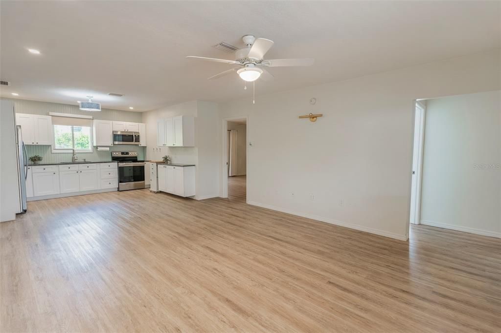 Active With Contract: $399,000 (5 beds, 0 baths, 2641 Square Feet)