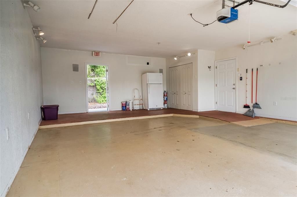 Active With Contract: $399,000 (5 beds, 0 baths, 2641 Square Feet)