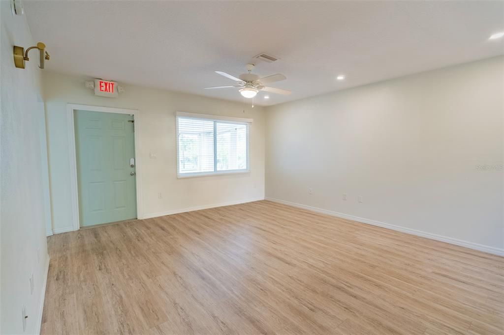 Active With Contract: $399,000 (5 beds, 0 baths, 2641 Square Feet)