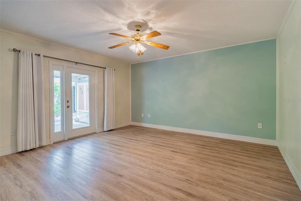 Active With Contract: $399,000 (5 beds, 0 baths, 2641 Square Feet)