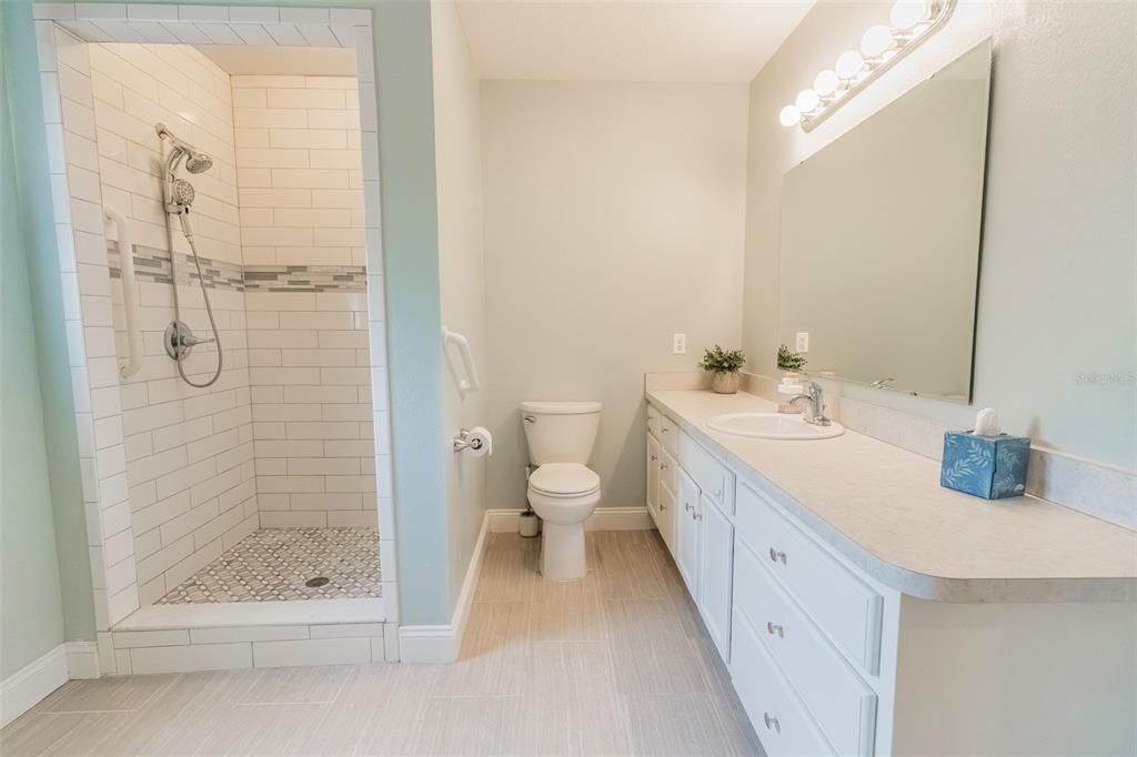Active With Contract: $399,000 (5 beds, 0 baths, 2641 Square Feet)