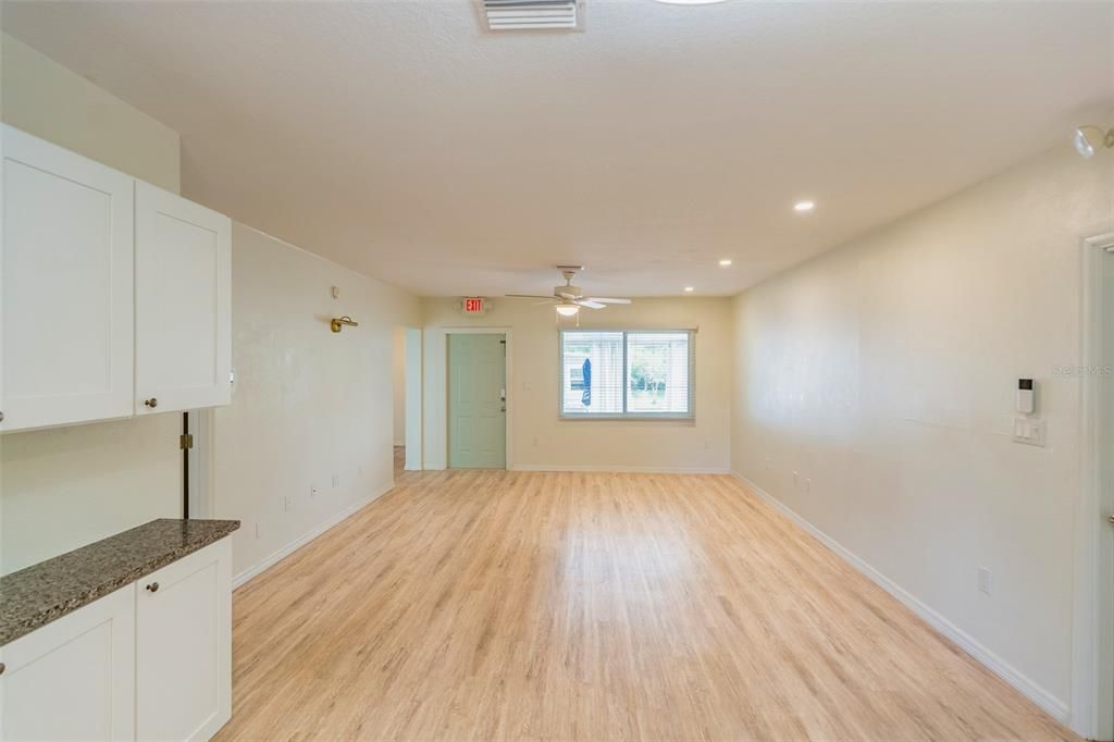 Active With Contract: $399,000 (5 beds, 0 baths, 2641 Square Feet)