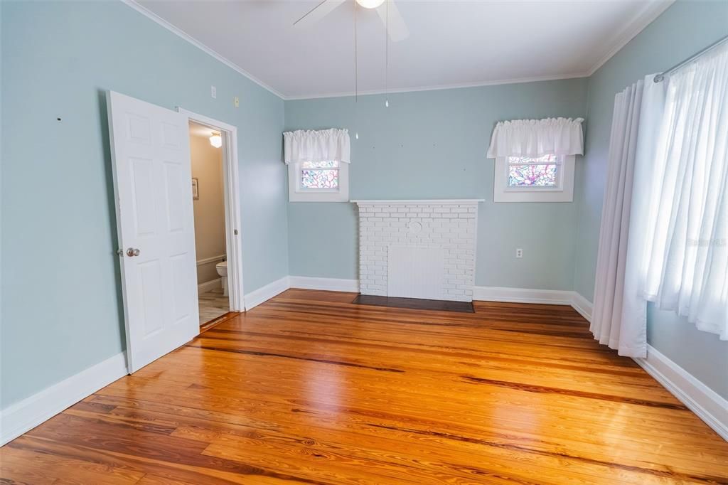 Active With Contract: $399,000 (5 beds, 0 baths, 2641 Square Feet)