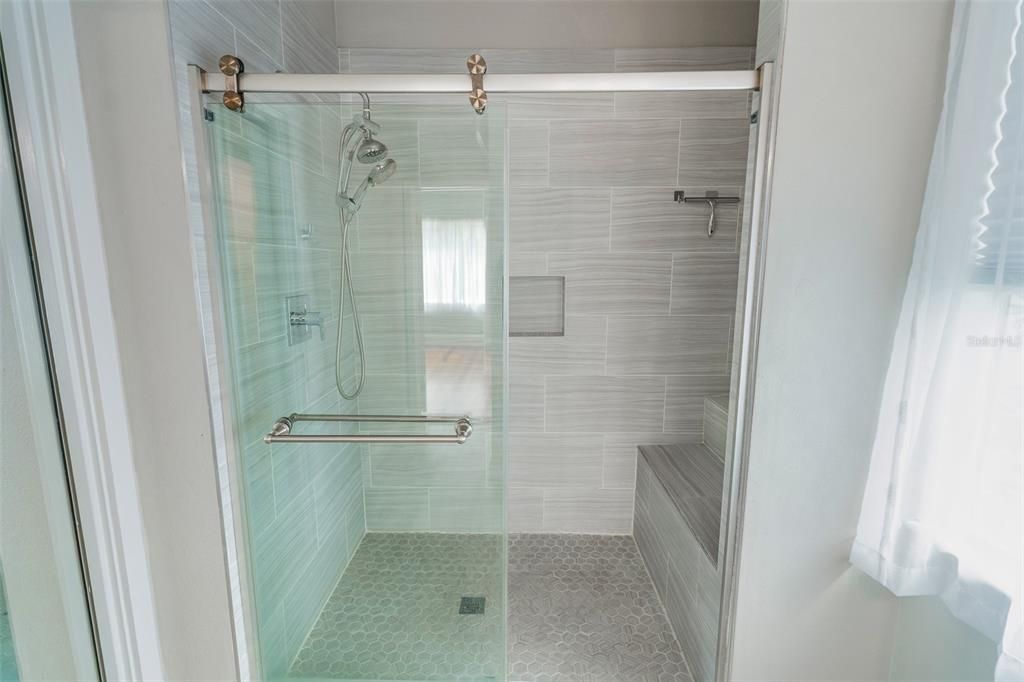 Active With Contract: $399,000 (5 beds, 0 baths, 2641 Square Feet)