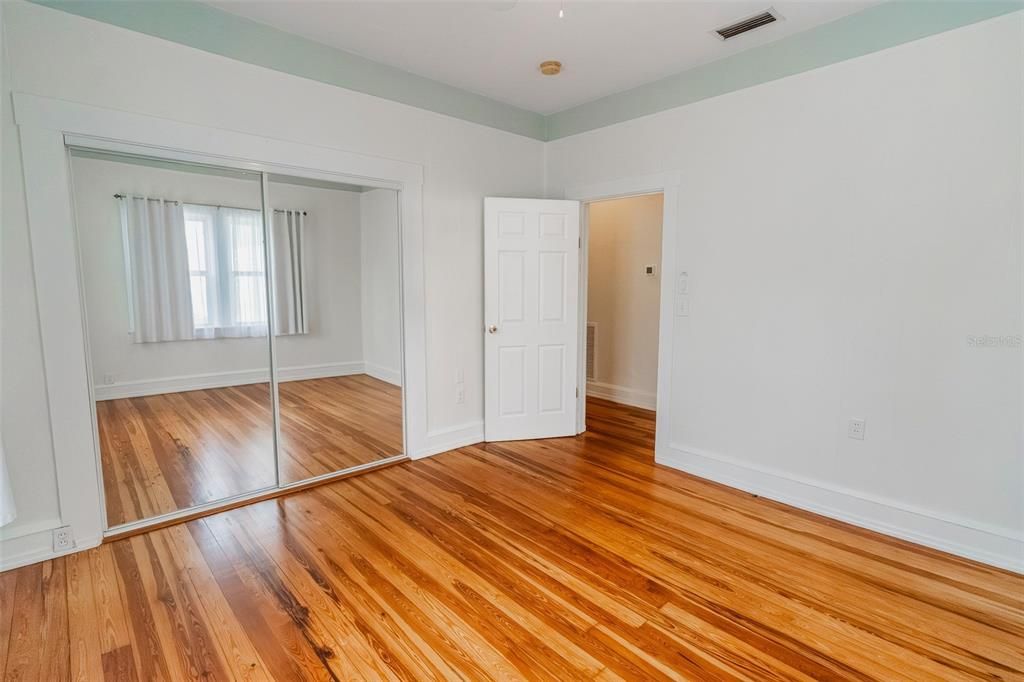 Active With Contract: $399,000 (5 beds, 0 baths, 2641 Square Feet)