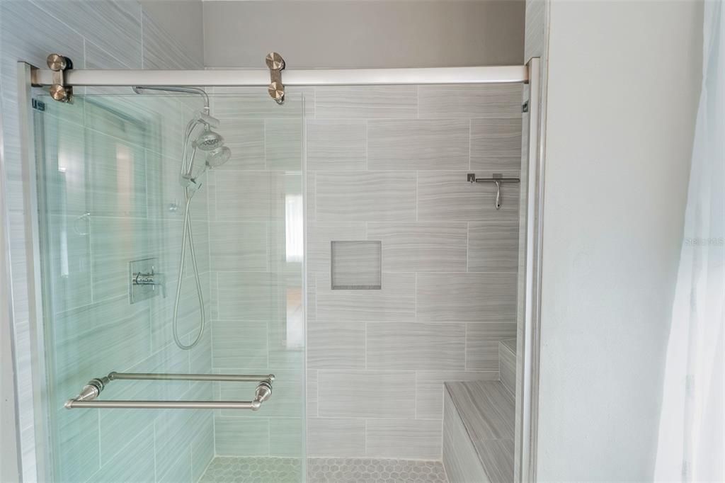 Active With Contract: $399,000 (5 beds, 0 baths, 2641 Square Feet)
