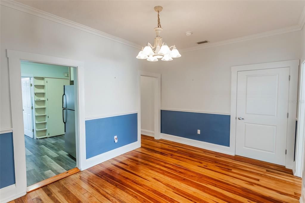 Active With Contract: $399,000 (5 beds, 0 baths, 2641 Square Feet)